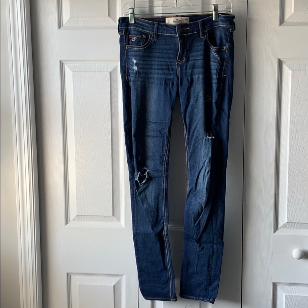 Hollister ripped jeans! - Picture 1 of 3